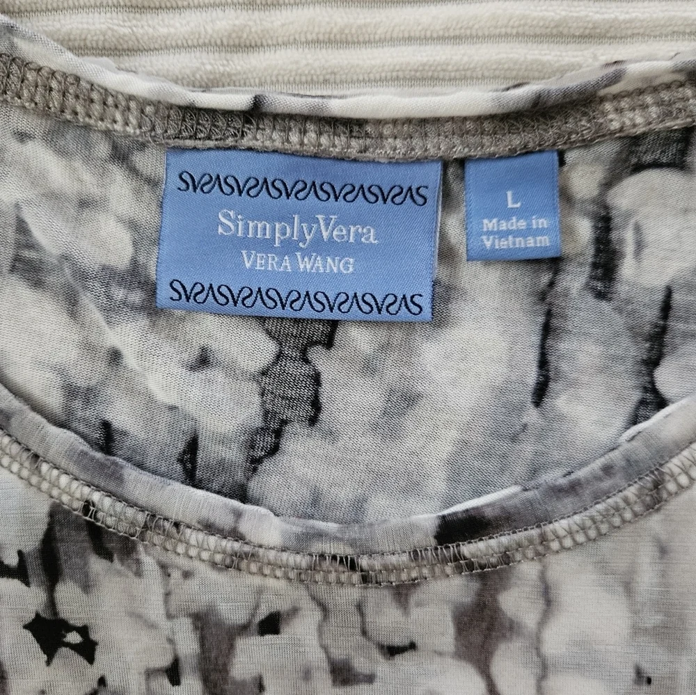 Simply Vera Vera Wang Women's Black and Gray Floral Patterned Top Size L - Picture 2 of 6